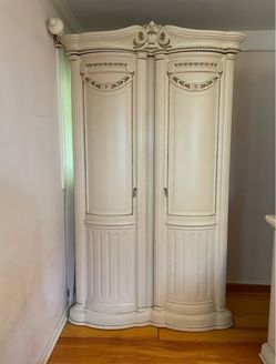 Luxury Ornate Ivory & Gold Bedroom Set – Bed, Armoire, Dresser & Nightstand