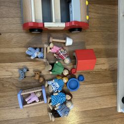 Wooden Doll House Family And Car 