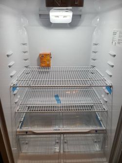 Frigidaire Top-Freezer Refrigerator