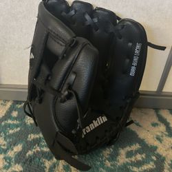 Franklin Baseball Glove Youth (pic #3 shows size)