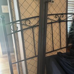 Kings size metal bed frame (frame 