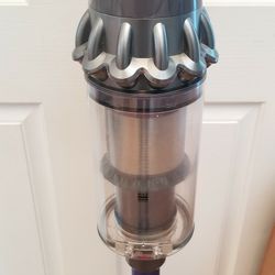 NEW cond DYSON  V11 MODEL VACUUM  WORKS EXCELLENT   $245