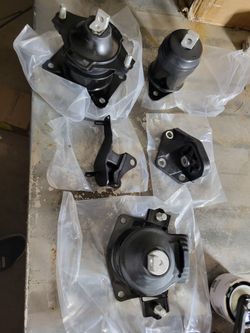 2004----2008 Acura TSX 2.4 motor/ trans mount set part #A4516--- A4510---- A4517 ----A4526HY A4544