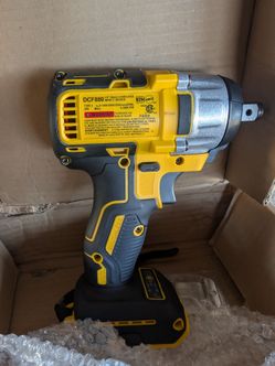 DCF890b