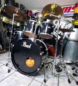 Pearl Complete Drum Set 🥁  !! $380 or best offer !!