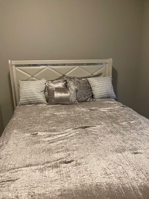 Entire Bedroom Furniture and Decor for Sale