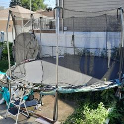 LARGE ROUND  TRAMPOLINE