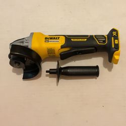 Brand New Dewalt 20 Volts XR Brushless Grinder.        150 Firm on Price.        150 Firme en Precio.