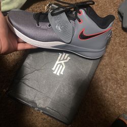 Kyrie Flytrap 3 Cool Grey