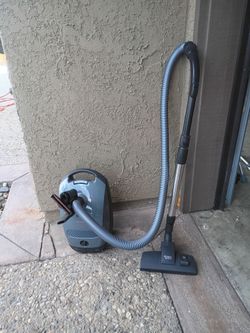 Miele Classic C1 Pure Suction Bagged Canister Vacuum (Graphite Grey)