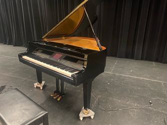 Yamaha Clavinova Digital Baby Grand Piano – Beautiful Polished Black Finish