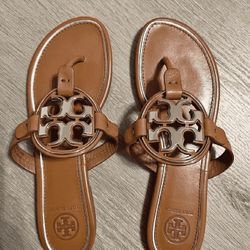 authority girl Tory Burch Flats – Classy Footwear for Any Day