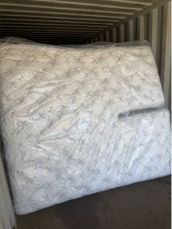 California king size bed mattress split head adjustable base Serta Sealy Stearns & foster reserve lux estate king koil intimate Beautyrest black serei