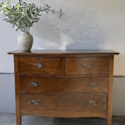 Vintage Solid Wood 4-Drawer Dresser 