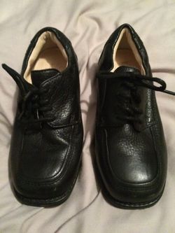 Little boy Nordstrom black leather shoes size 30 brand-new