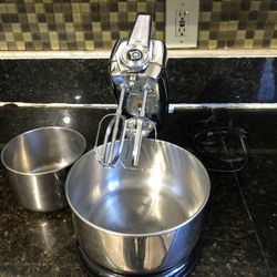 Like New D Stainless Steel Professional 10 Speed Mixer With Stand Plus 2Stainless Steel Bowls 