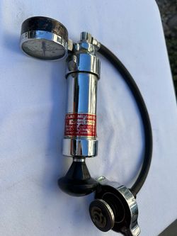 Cooling system pressure tester