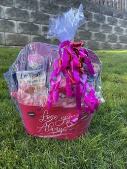 Valentines Basket For Women. Read Description Below