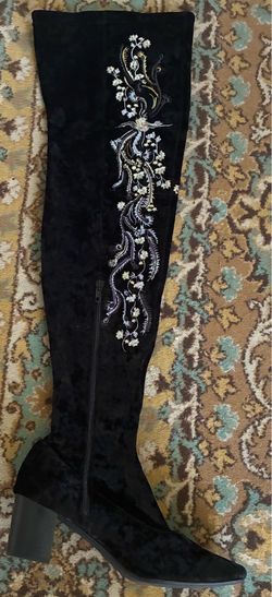 New Women’s Black Embroidered Boots