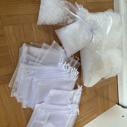 Fake Snow Confetti And Organza Bags