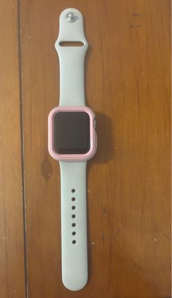 APPLE WATCH SE (UNLOCKED) with charger