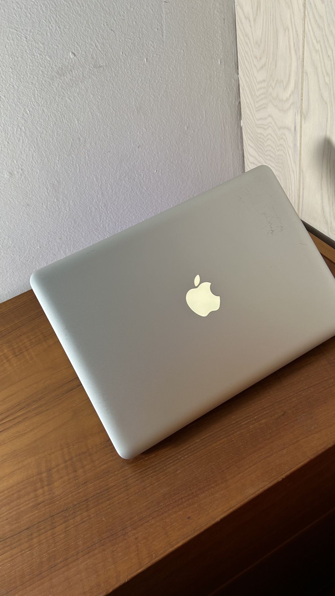 Apple MacBook Pro 13” I5/8GB/256GB SSD $140
