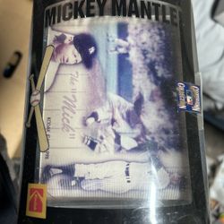 Mickey Mantel Holographic 