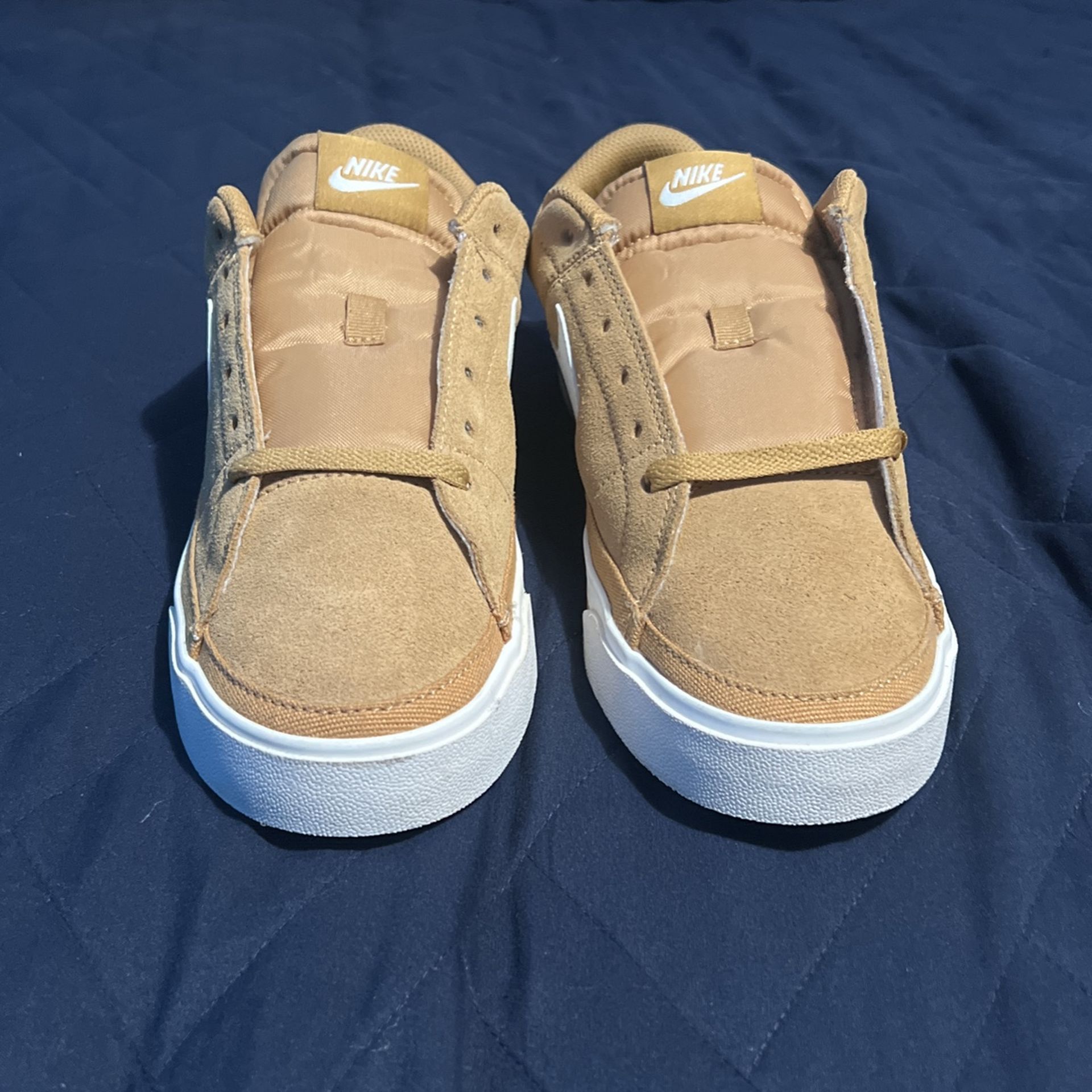 Nike Legacy Court Suede