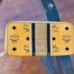 Authentic MCM VISETOS zippy Wallet 