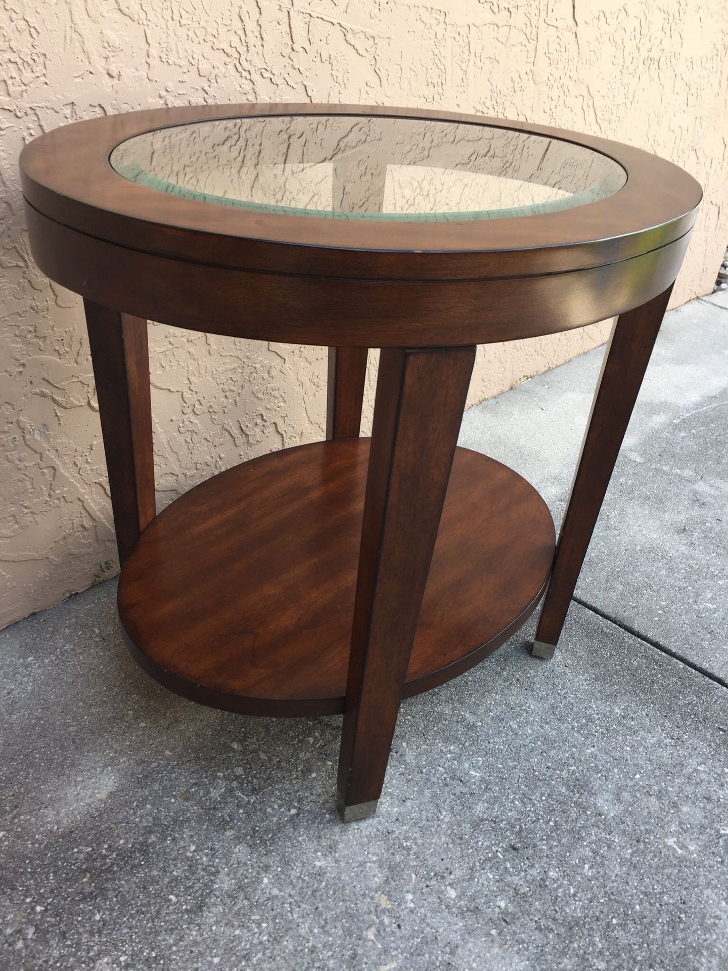 Oval side end table 27.75x21.75 height 24.5 (1)