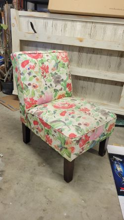 Armless Chair (Faded)