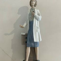 Nao Lladro Female Doctor Figurine (vintage)