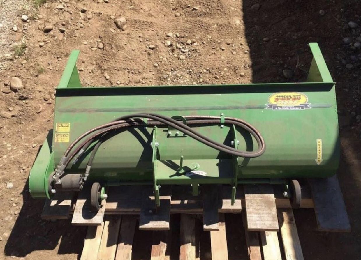 Small Tractor Sawdust Spreader