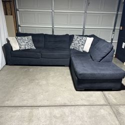 Modern Sectional Couch *Free Delivery*