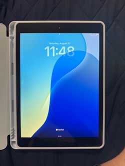 Apple iPad 7th Generation 10.2” – 32GB Wi-Fi – Space Gray + Case