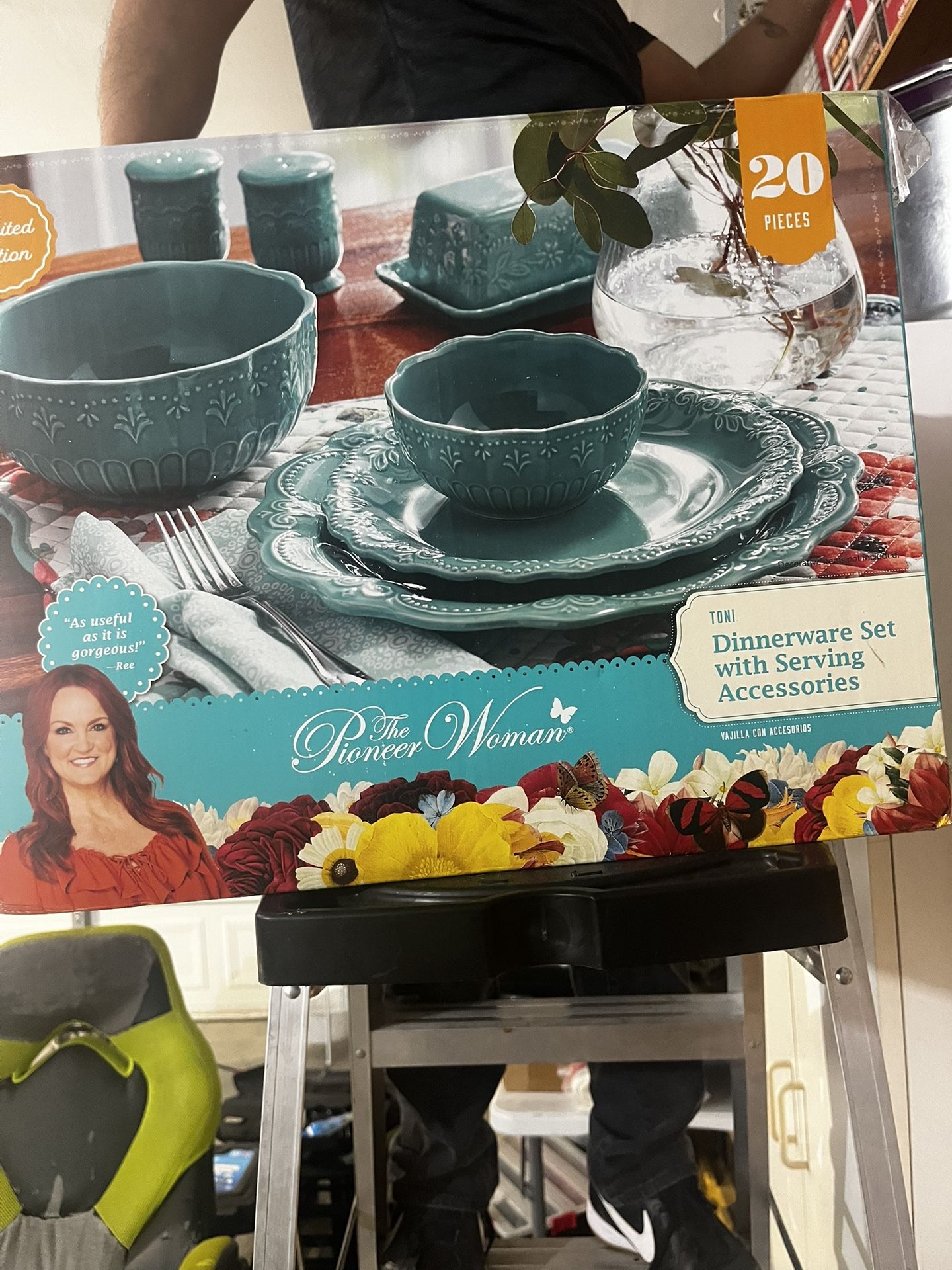 Pioneer Women Plate Set 