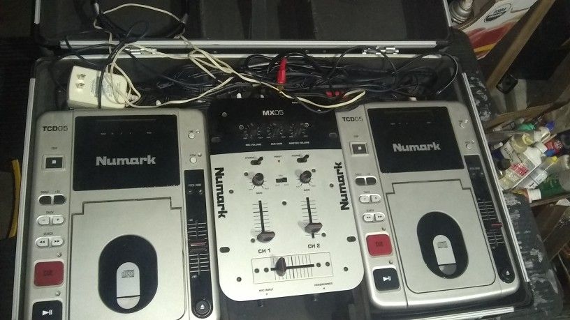 Dj Equipment w/Case