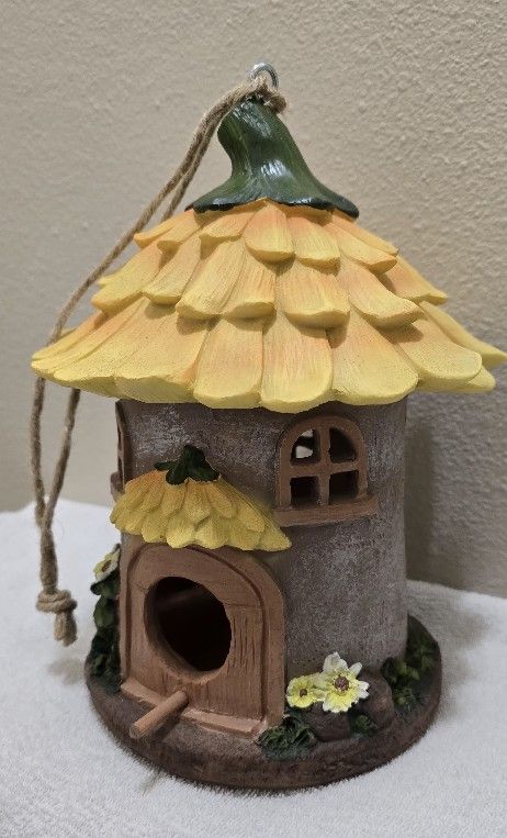 Birdhouse 🌻 🐦
