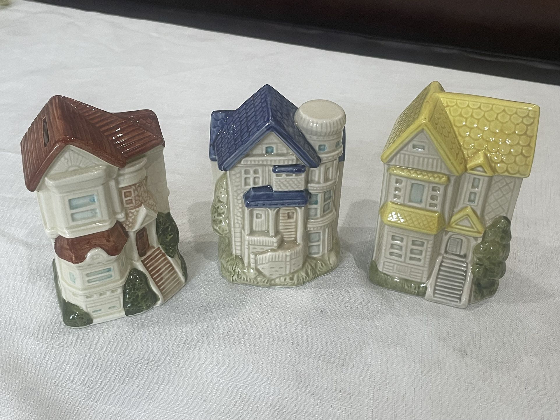 3 VTG TAKAHASHI PORCELAIN MINIATURE VICTORIAN HOUSE FIGURINE/ PIGGY BANK 4,5”