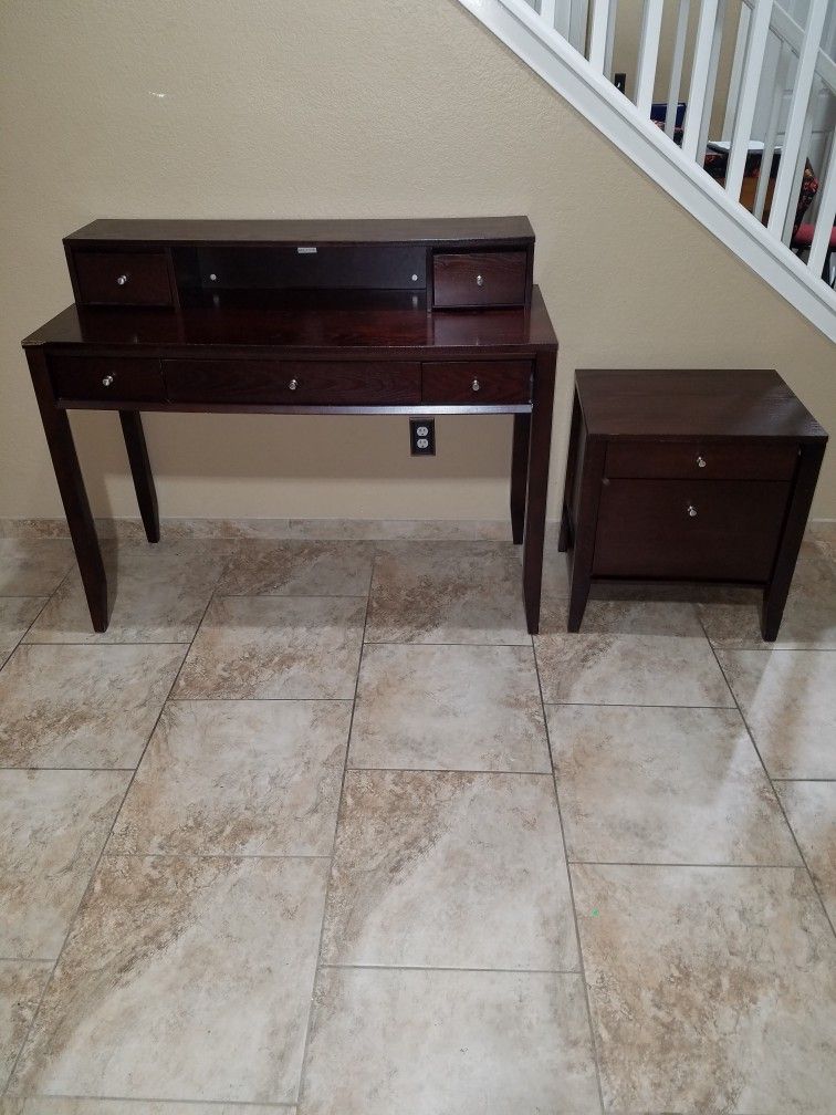 BEAUTIFUL OFFICE DESK WITH MATCHING FILING CABINET