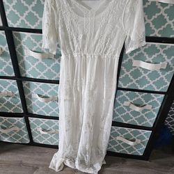Nice LONG White COLOR DRESS Size Medium Nice Dress Located Rancho& MILL Colton