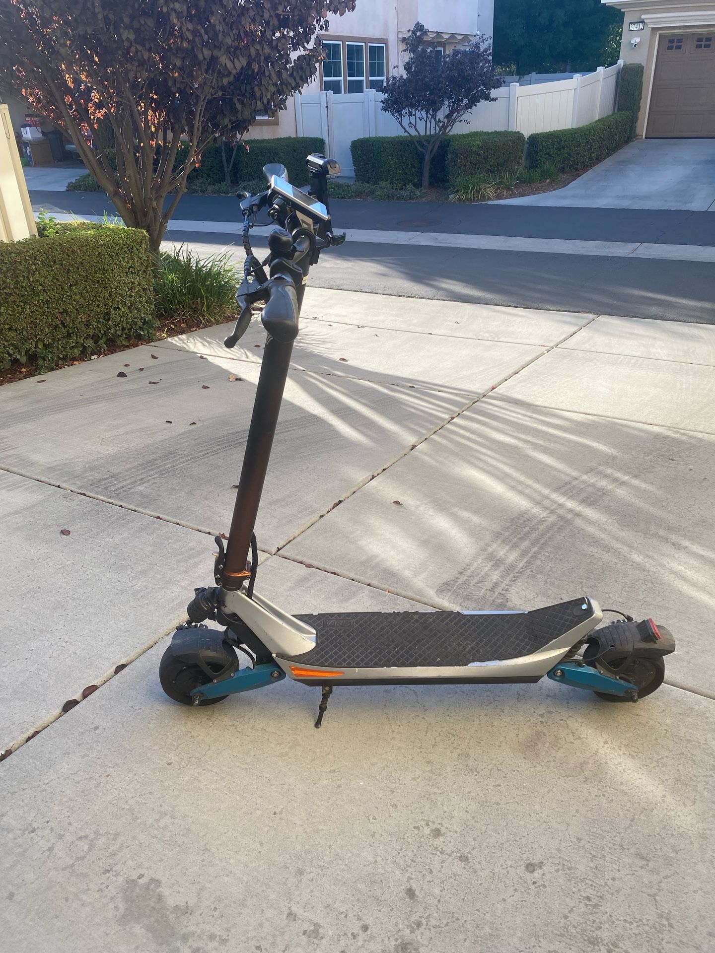 Varla Pegasus City community electric Scooter