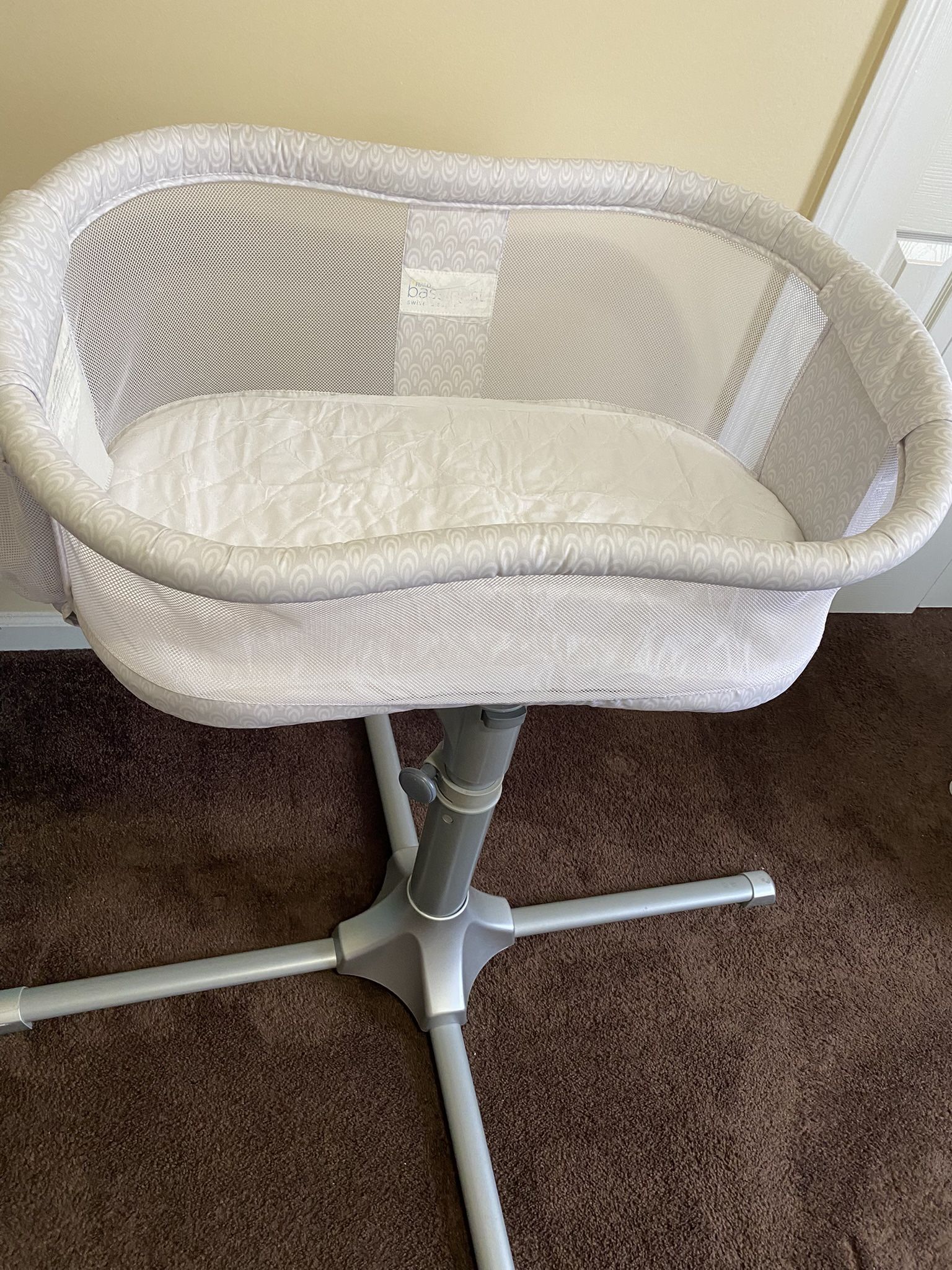 Halo Swivel Bassinet