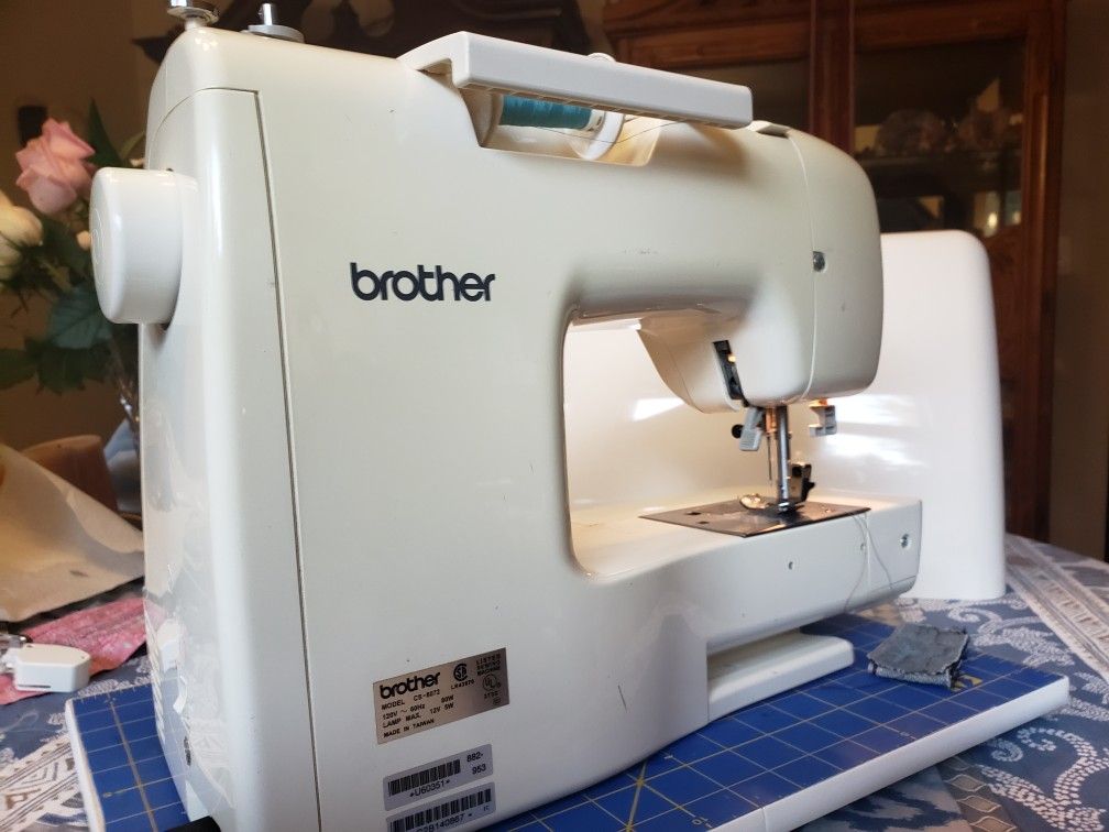 Maquina para coser marca brother model cs-8072 for Sale in