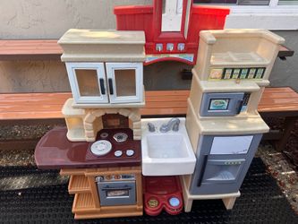Play kitchen