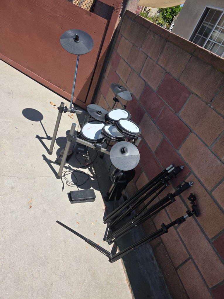 Simmons Electric Battery Drum Set