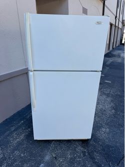 Refrigerator Good Condition Everything Works fine