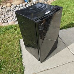 Isignia Mini Fridge Fridge Only 65 Firm No Less 