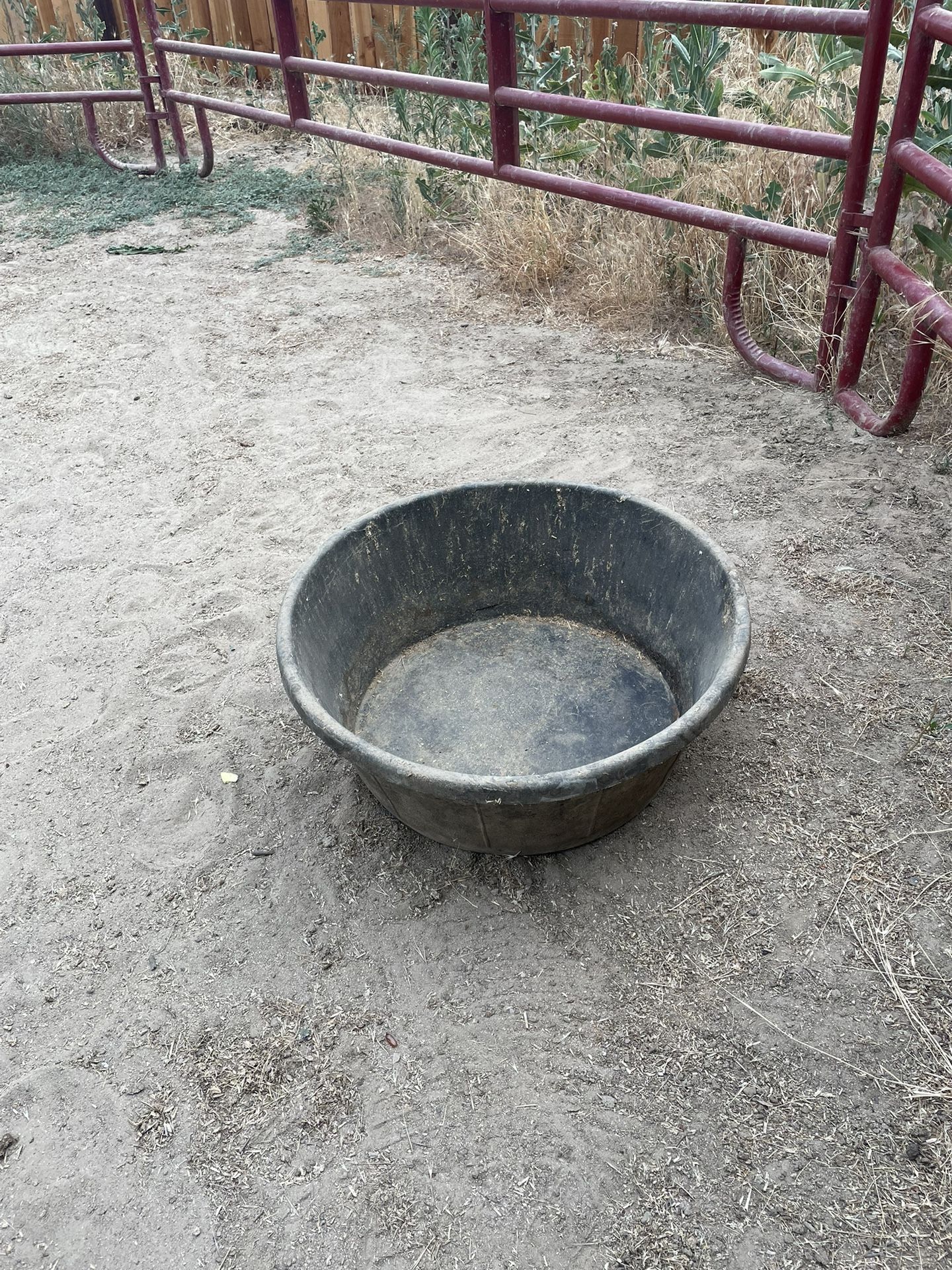 Rubber Round Feeder