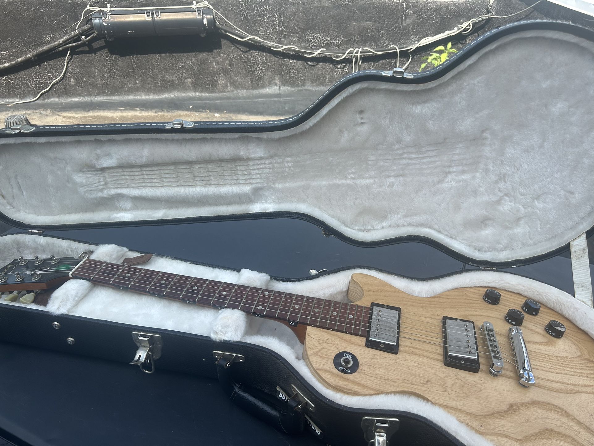 Gibson Les Paul Studio Swamp Ash electric in a Gibson